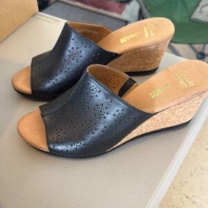 Clark's Helio Corridor Black Leather (runs small) 9M new in box